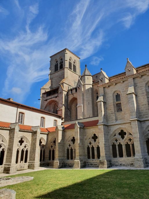 photo cloître jardin abbaye la chaise-dieu