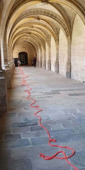 photo passage couvert arcades cloître abbaye la chaise dieu