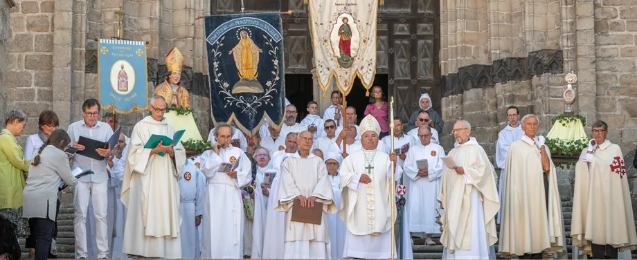 Sanctuaire et ensemble paroissial Saint-Robert